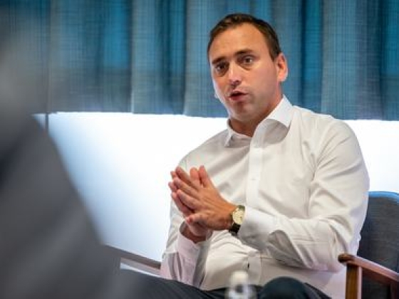 Üzent az előzetesből Őrsi Gergely: új szakmát tanul