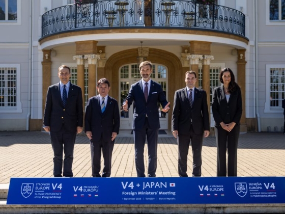 Öt év után ültek újra egy asztalhoz a V4-ek és Japán külügyminiszterei
