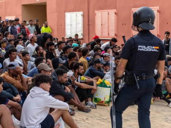 Ceuta miatt még mindig feszült a helyzet, Róma és Madrid egymásra mutogat