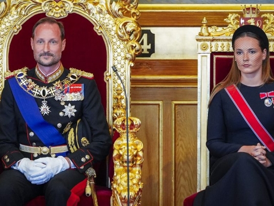VIII. Haakon norvég király letette az esküt a parlamentben