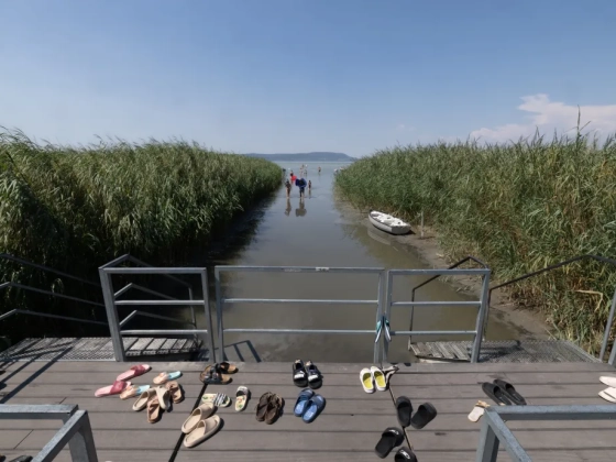 Nem a vízszinttől függ, hány ember megy nyaralni a Balatonhoz