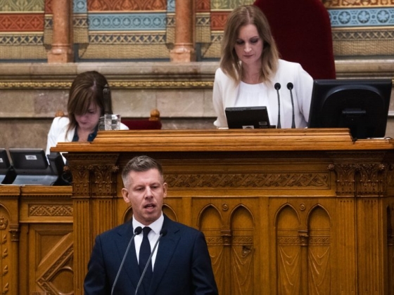 „Férfi és női munka” – Forsthoffer Ágnes helyretette Magyar Pétert