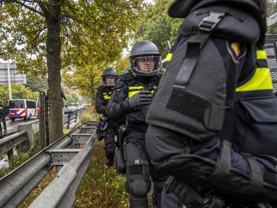 Drogkereskedők lövöldöztek Hollandiában: egy ember meghalt, két rendőr megsebesült