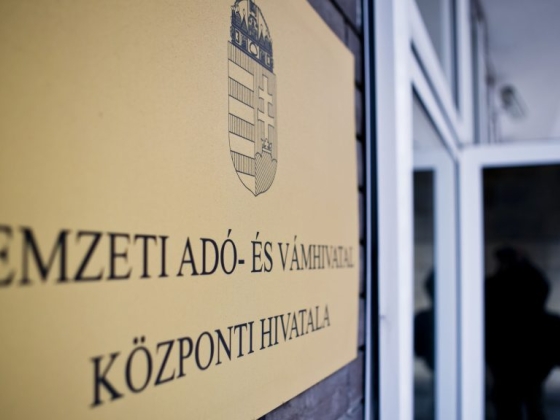 102 ezer forintos visszatérítéssel kecsegtetnek a NAV nevében a csalók