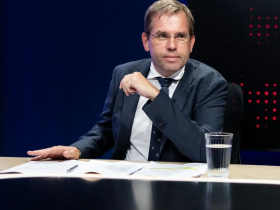 Milliárdokból készült titkosított tanulmányok, Lázár utazásai, melegházasság – interjú Ruff Bálinttal
