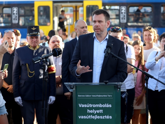 Vitézy: kamionok ezreitől mentesíti a magyar utakat az újrainduló állami támogatás