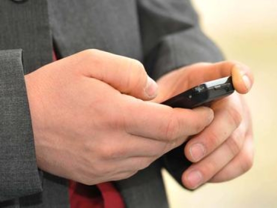 Új SMS-trükköt vetettek be a csalók: vigyázat, most százezres adóvisszatérítéssel csábítanak