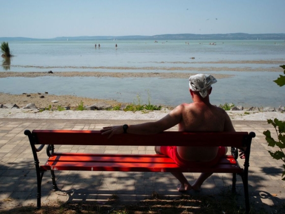 Fordulat a magyar turizmusban: kevesebb vendég foglalt szállást, de volt valami furcsa a költésekben – az aszály sújtotta Balatonra nem voltak kíváncsiak a külföldiek