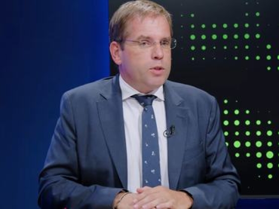 Ruff Bálint kiteregeti az Orbán-kormány titkos határozatait