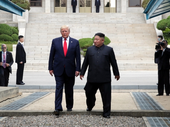Különös mozgásokat észlelt a hírszerzés, küszöbön állhat Trump és a diktátor találkozója