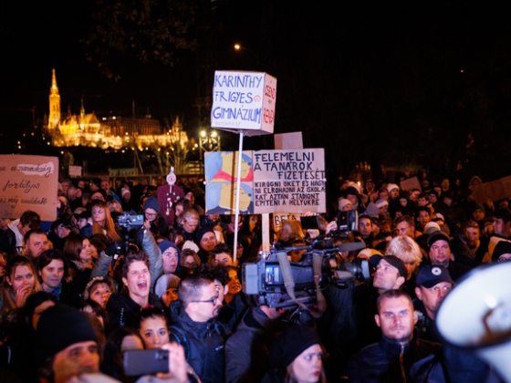 Visszatérhet tanítani két tanár, akiket polgári engedetlenség miatt rúgtak ki