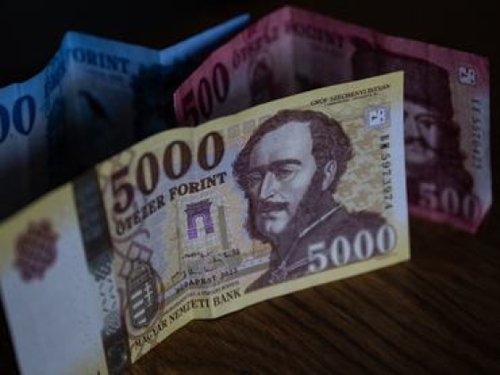 Rekord: a választások óta nem volt ilyen gyenge a forint