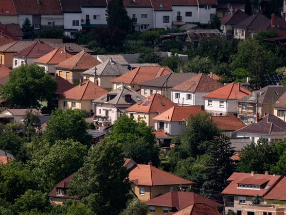 Félmillió üres lakás és lakhatási válság Magyarországon: rossz helyre mehetnek az állami százmilliárdok