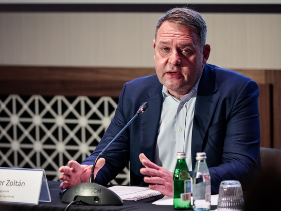 Két fontos posztjáról is leváltották a Szerencsejáték Zrt. volt vezérét, most Magyarországot is elhagyhatja