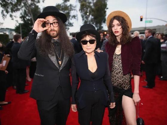 Megszületett John Lennon és Yoko Ono unokája