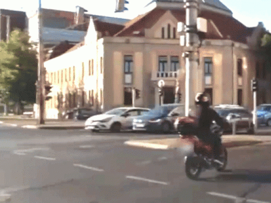 Motoros gázolta el a piroson átkelő gyalogost a Váci úton, a baleset után váratlan fordulat következett