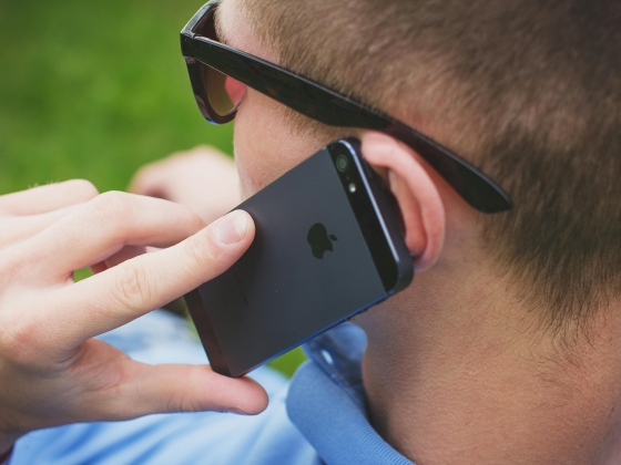 Miért akarják a csalók, hogy igent mondjon telefonba: mi igaz és mi a mítosz a hangklónozásról?