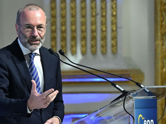 Mélyen hallgat a miniszterelnök arról, hogy Manfred Weber mit kért a segítségért cserébe