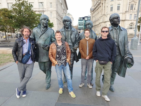 Káosz a liverpooli Beatles-fesztivál előtt: eltűntek az egyetlen magyar fellépő hangszerei