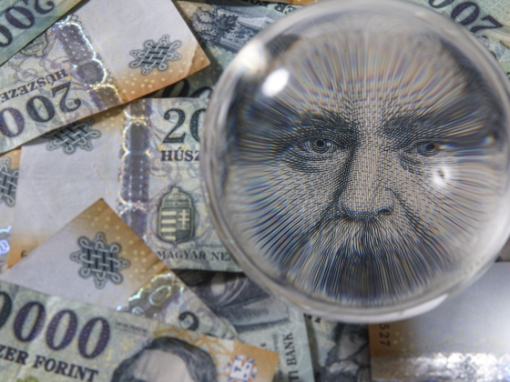 Váratlanul nagyot fordított a forint