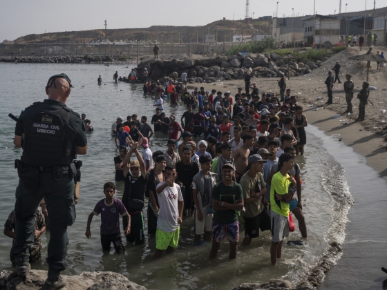 Rendőri jelentés: kitervelt hírszerzési akció volt a migrációs válság, ami felforgatta Európát – Egyértelmű az elkövető?