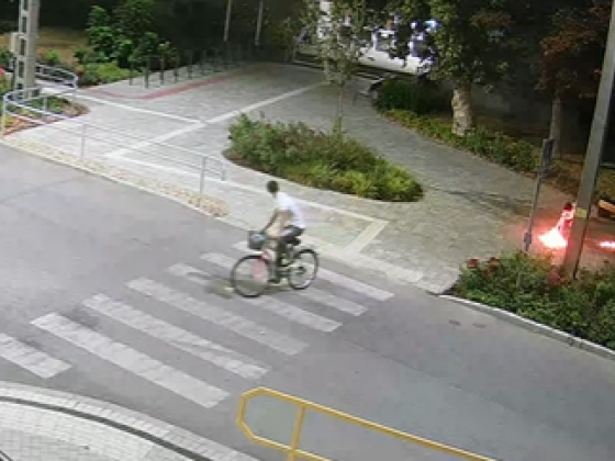 "Teszek a személyiségi jogaikra!" – cifra szavak kíséretében tett közzé videót a polgármester a parknál gyújtogató fiatalokról