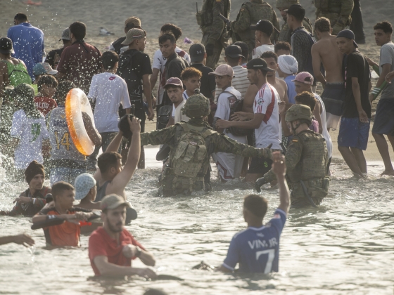 Marokkó szándékosan terelhette a ceutai migrációs hullámot Spanyolország felé