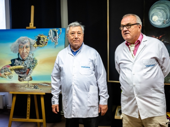 DrMáriás a rendelőjében Faludy György unokájával együtt botránkoztatta meg közönségét