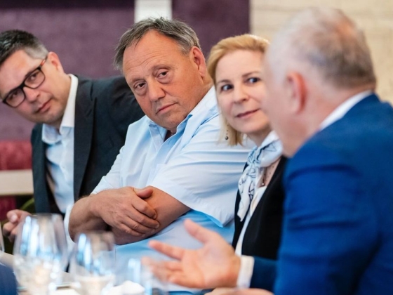 Váratlan: lemondott minden tisztségéről az egyik leggazdagabb magyar vállalkozó jobbkeze és ez az egész gazdaságot érinti – 