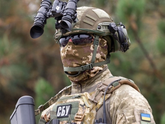A két legerősebb ukrán titkosszolgálat fegyveresei véres tűzpárbajt vívtak Kijevben – videó