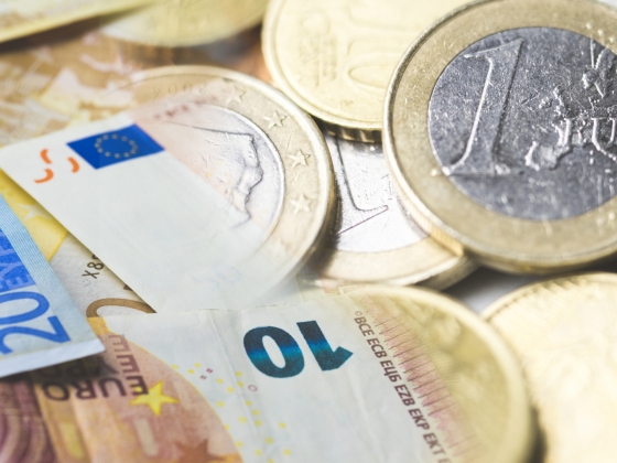 Hatalmas forint cikkcakkok után indul a nap