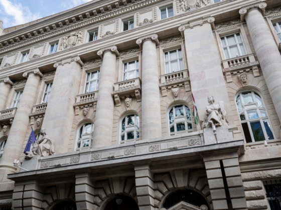 Súlyos ügyekre bukkant az MNB új vezetése, újabb csontvázak estek ki a szekrényből