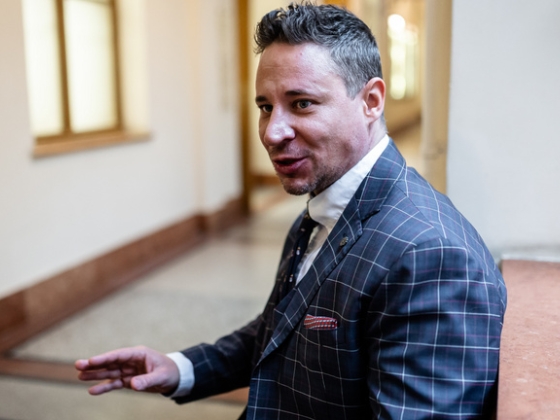 Felfüggesztése alatt is tízmilliókkal gazdagodott tavaly Schadl György felesége