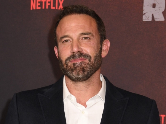 Rajtakapták a világhírű színészt, ahogy az utcán graffitizett: Ben Affleck volt az elkövető