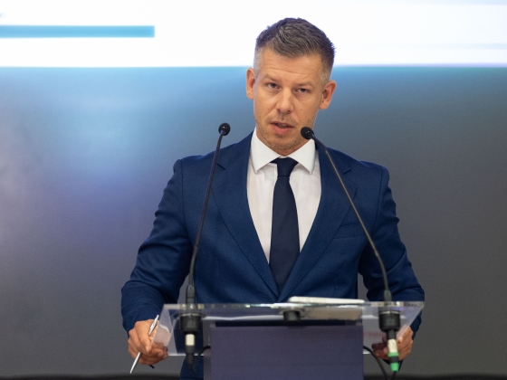 „Nem teljesít a MOHU” – Megunta a panaszáradatot, teljes felülvizsgálatot ígér Magyar Péter