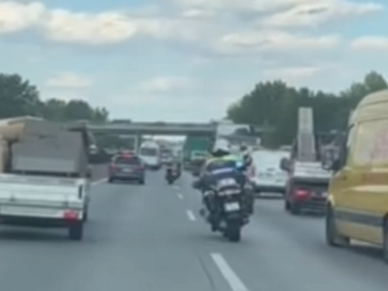 Két keréken a segítség, motoros rendőrök nyitottak utat a mentők előtt az M0-son