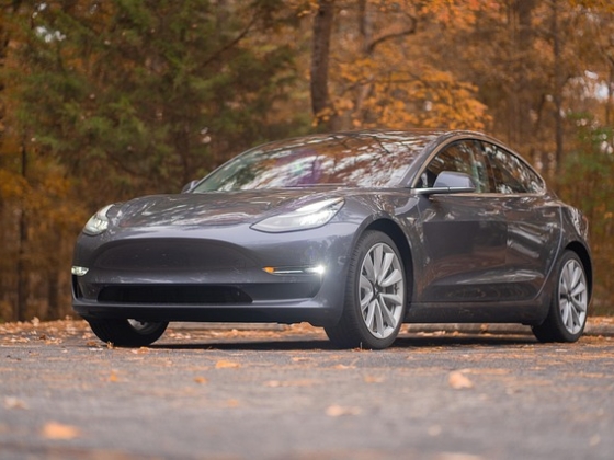 Újabb rejtélyes balesetek az utakon: két Tesla-sofőr halhatott meg fantomfékezés miatt