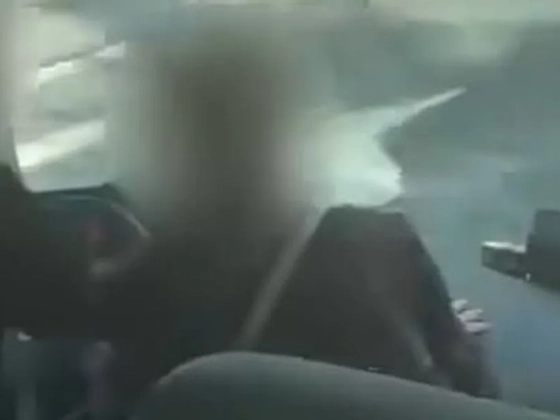 Kitört a pánik a távolsági buszon, menet közben ájult el a sofőr - videó