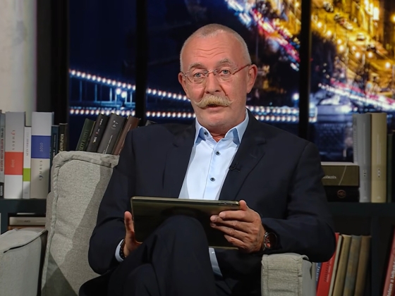 Hibrid rendszerváltás a köztévében: a régi arcokkal megy tovább az M5 igazgatójának konteós műsora, az Ez itt a kérdés