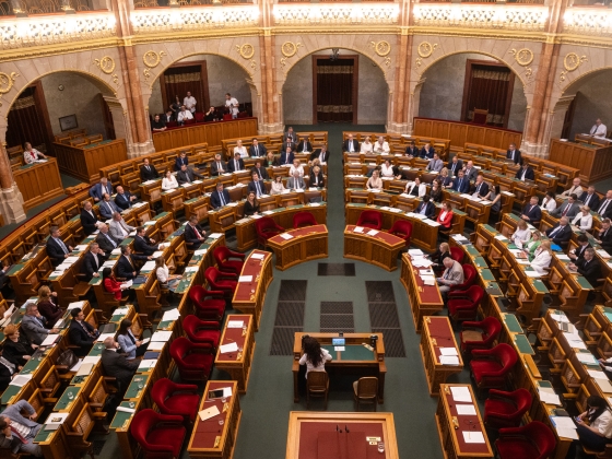 Háromhetes ülésezési rendre áll át a parlament szeptember végétől