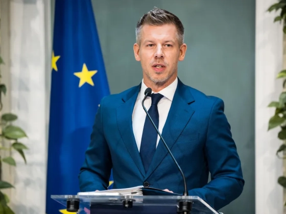 Magyar Péter: Magyarország továbbra is megadja a menekültstátuszt a háború elől menekülőknek