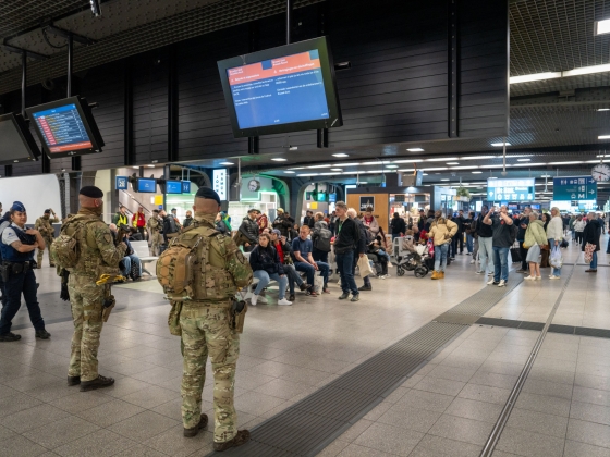 Kalasnyikovval a sporttáskájában vonatozott Franciaországból Brüsszelbe egy 20 éves fiatal