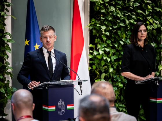 Magyar Péter: Megkapják a fizetésemelést a szociális területen dolgozók