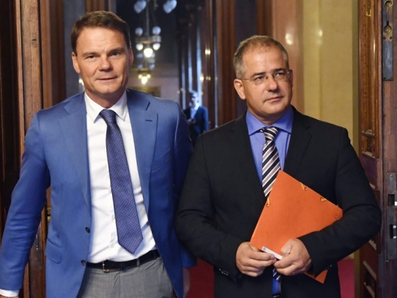 Őket hallgatná meg először az MNB-vizsgálóbizottság