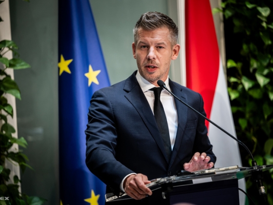 Magyar Péter asztalán van a javaslat a mandátumukat ki nem töltött köztársasági elnökök juttatásaival kapcsolatban