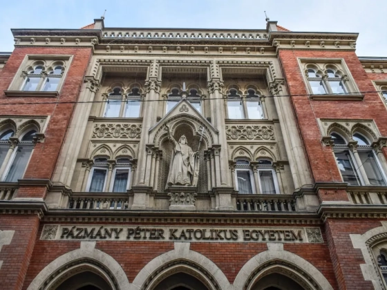 Egy másik pázmányos tanár testvére volt a joghallgató, akinek a volt alkotmánybíró segített átmenni a záróvizsgán