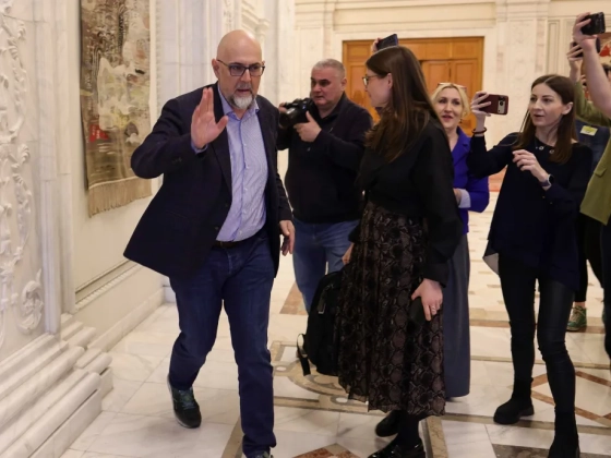 Forrnak az indulatok az RMDSZ és az AUR közös parlamenti szavazása miatt: egyetlen háznagyi székért legitimálták a szélsőjobbot