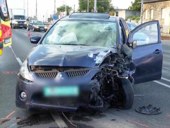 Nevetve szállt ki az autójából a drogos ámokfutó, miután halálos balesetet okozott a Soroksári úton – videó