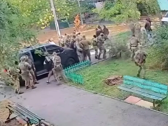 Mindenki csak kapkodja a fejét, hogyan fordulhatott elő a két legfontosabb ukrán szolgálat közötti lövöldözés