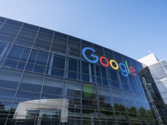 Megadta magát az óriás: nagyon teper a Google, hogy elkerülje a bírságot